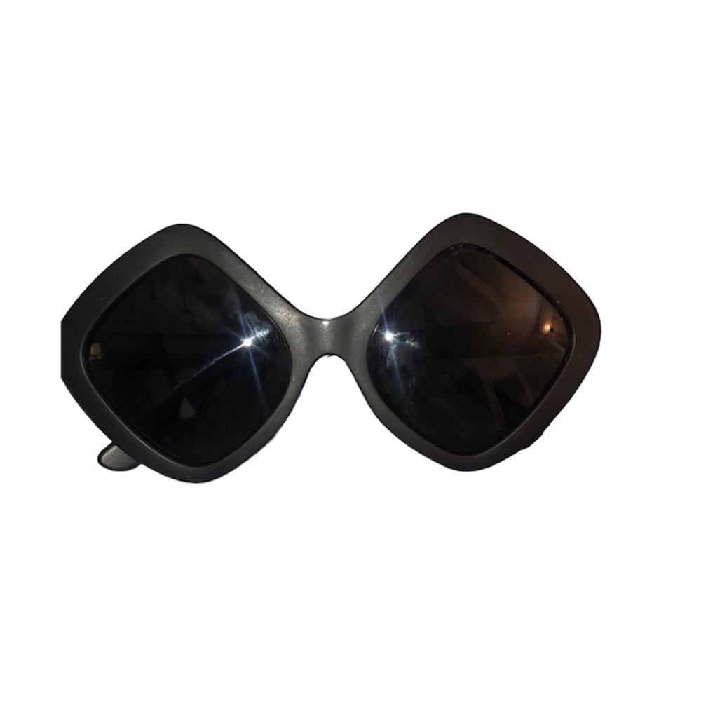 DIAMOND shape black oversized sunglasses. NWOT